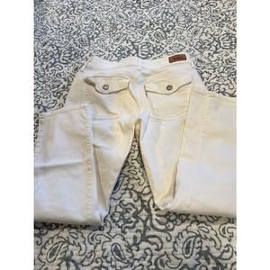 Levi Mid Rise Skinny Jeans White
Sz 6